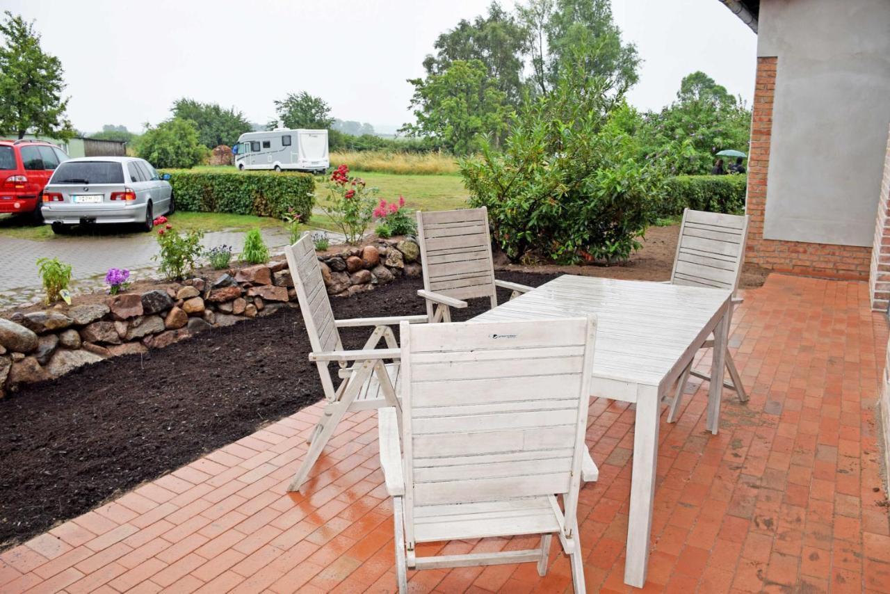 Ferienhaus Zum Boddenstrand Mit Ka Groß Zicker Zewnętrze zdjęcie